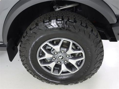 Used 2024 Ford Bronco Badlands image 9