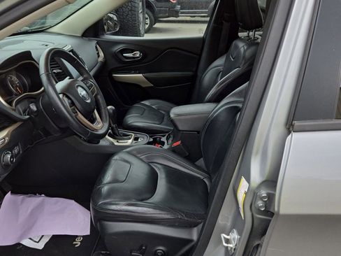 Used 2017 Jeep Cherokee High Altitude image 3