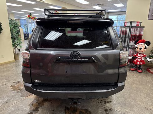Used 2020 Toyota 4Runner Venture image 9