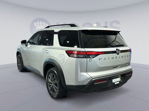 Used 2022 Nissan Pathfinder SV AWD/4WD image 4