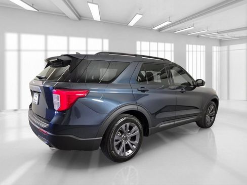 Used 2023 Ford Explorer XLT w/ Equipment Group 202A RWD image 8