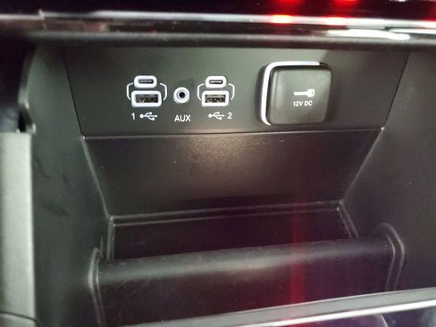 Used 2025 Jeep Grand Cherokee Laredo X image 18