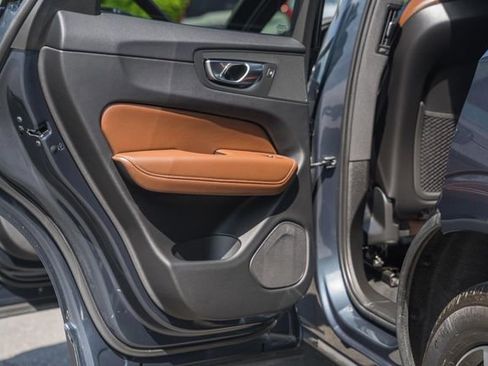 Used 2021 Volvo XC60 T5 Momentum w/ Advanced Package image 38