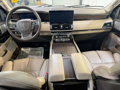 Used 2023 Lincoln Navigator L Reserve AWD/4WD image 23