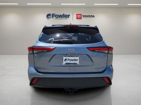 Used 2020 Toyota Highlander XLE AWD/4WD image 6