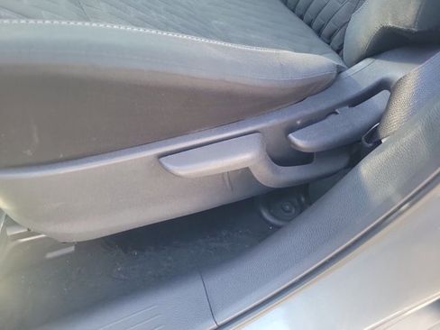 Used 2021 Nissan Kicks S image 19