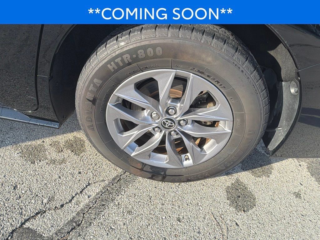 Used 2025 Toyota Sienna XLE FWD image 20