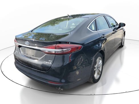 Used 2018 Ford Fusion SE w/ Equipment Group 602A FWD image 6