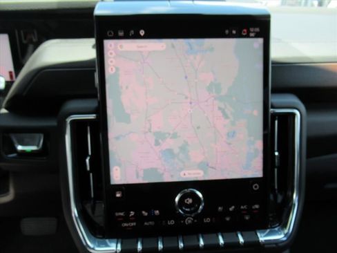 Used 2025 GMC Yukon XL Denali RWD image 23