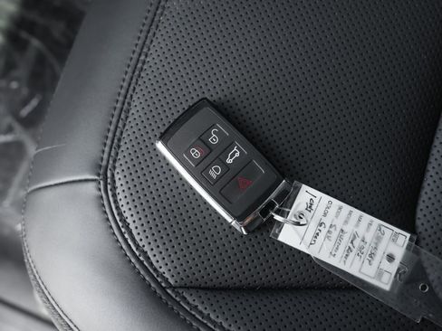 Used 2025 Land Rover Defender 110 S image 43