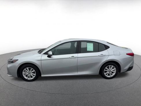 Used 2025 Toyota Camry LE image 8