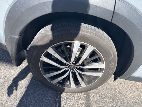 Used 2024 Nissan Pathfinder Platinum w/ Lighting Package (N92) image 5