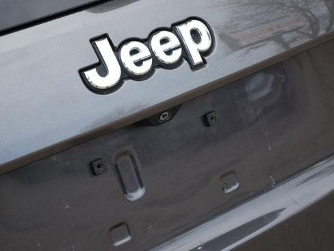 Used 2018 Jeep Grand Cherokee Overland image 14