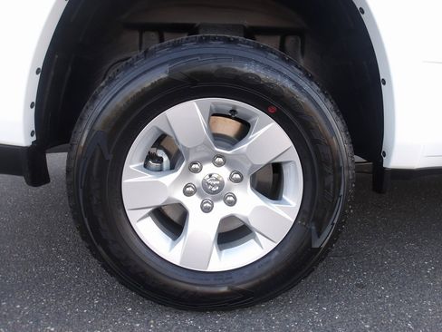 New 2026 RAM 1500 4x4 Crew Cab image 9