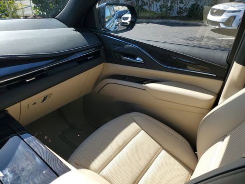 Certified 2023 Cadillac Escalade Premium Luxury image 18