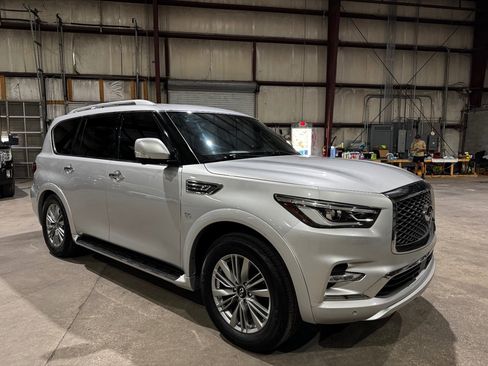 Used 2018 INFINITI QX80 4WD w/ Driver Assistance Package image 3