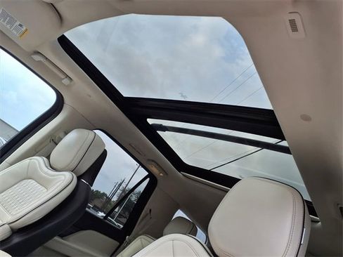 Used 2020 Lincoln Navigator Black Label w/ Cargo Convenience Package image 7