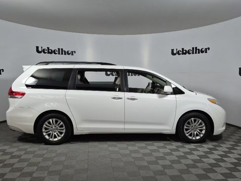 Used 2013 Toyota Sienna XLE image 8