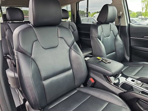 Used 2025 Kia Telluride S FWD image 14