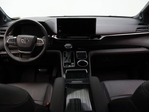 Used 2025 Toyota Sienna XSE w/ XSE Plus Package FWD image 23