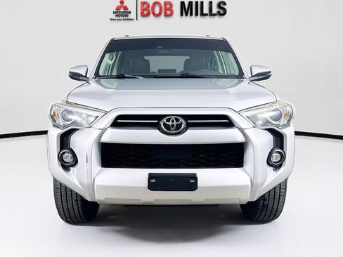 Used 2021 Toyota 4Runner SR5 Premium w/ Moonroof Package RWD image 2