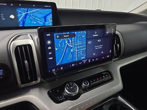 Certified 2025 Ford Expedition Active AWD/4WD image 30