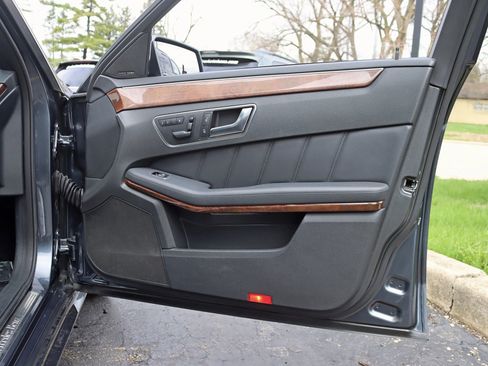 Used 2013 Mercedes-Benz E 350 4MATIC Sedan image 34