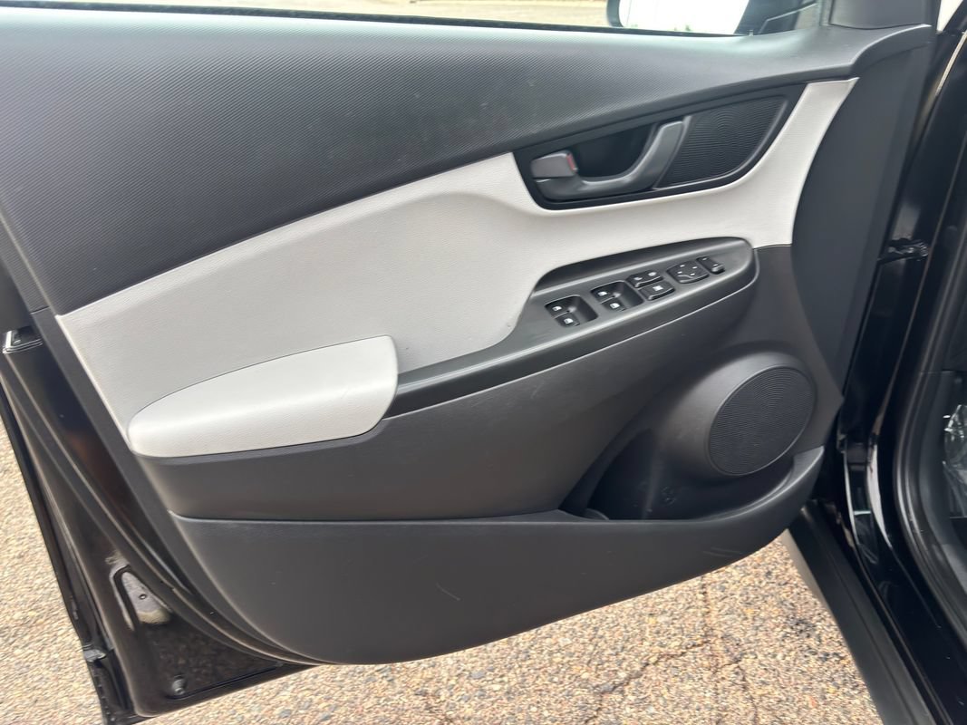 Used 2023 Hyundai Kona SE AWD/4WD image 12