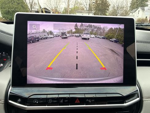 Used 2023 Jeep Compass Limited image 22