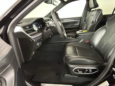 Used 2023 Jeep Grand Cherokee Overland w/ Luxury Tech Group IV AWD/4WD image 11