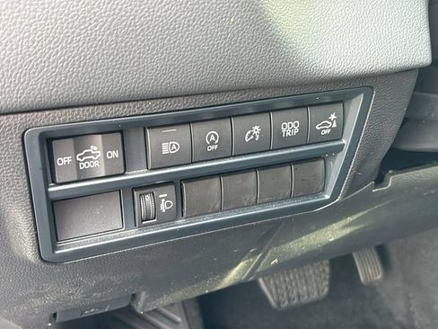Used 2025 Toyota Tundra Limited AWD/4WD image 11