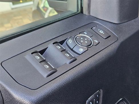 Used 2019 Ford F250 Lariat w/ Chrome Package image 12