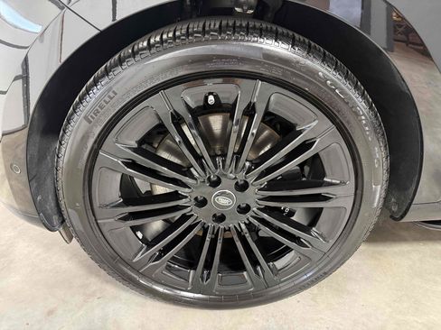 Used 2025 Land Rover Range Rover Long Wheelbase Autobiography image 23