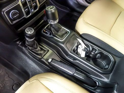 Used 2021 Jeep Wrangler Unlimited Sport AWD/4WD image 24