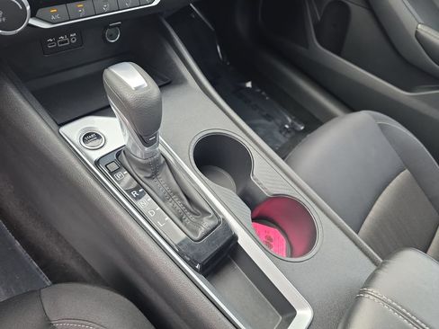 Used 2025 Nissan Altima 2.5 SV FWD image 21