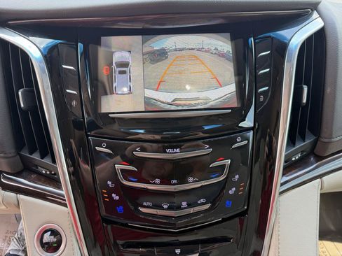 Used 2016 Cadillac Escalade ESV Luxury AWD/4WD image 39