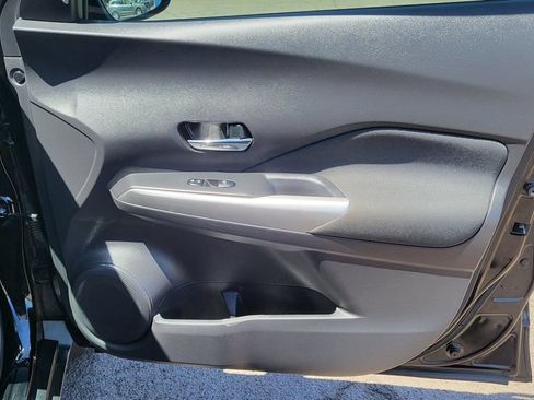 Used 2019 Nissan Kicks SV FWD image 17