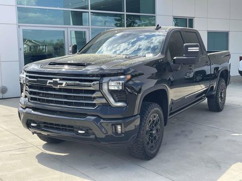 Used 2024 Chevrolet Silverado 2500 High Country w/ Midnight Edition image 2