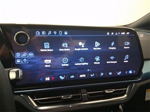 Used 2025 Chevrolet Equinox EV LT image 25