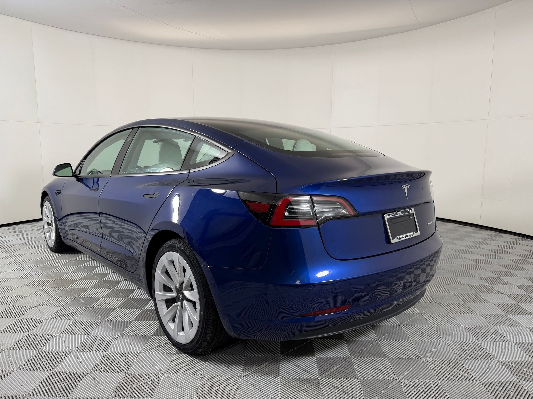 Used 2021 Tesla Model 3 Long Range AWD/4WD image 3