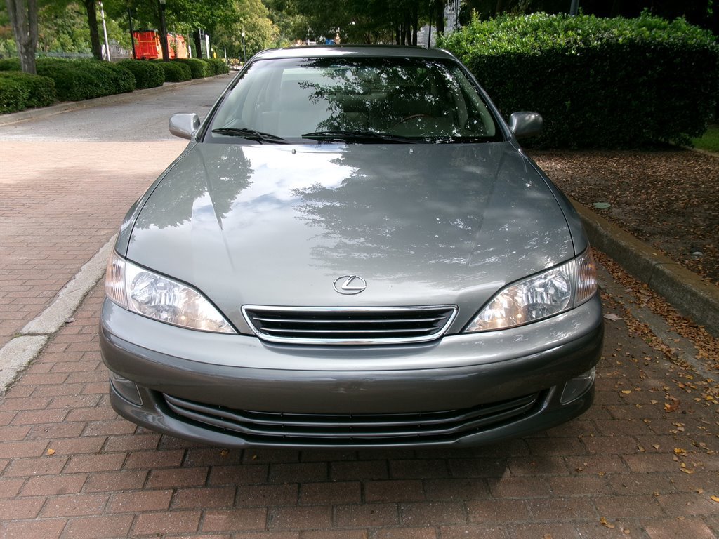 Used 2001 Lexus ES 330 w/ Lexus Value Pkg FWD image 2