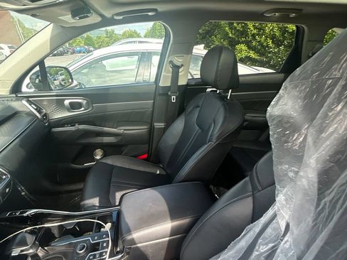 Certified 2023 Kia Sorento SX AWD/4WD image 2