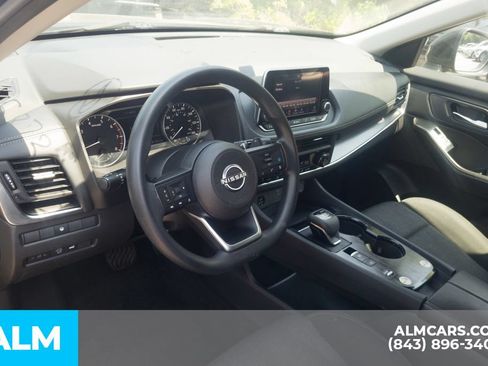 Used 2024 Nissan Rogue SV FWD image 5