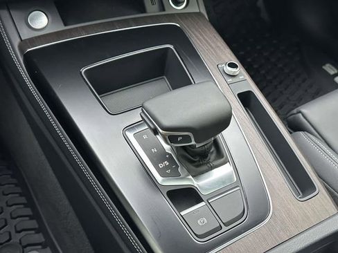 Used 2024 Audi Q5 e Prestige w/ Prestige Package image 38