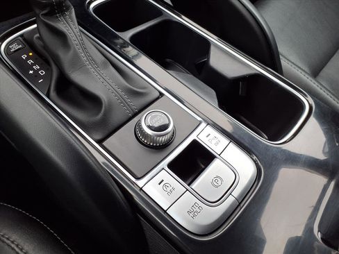 Used 2022 Kia Telluride LX image 7