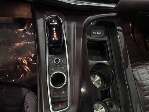 Used 2022 Cadillac Escalade ESV Premium Luxury Platinum image 17