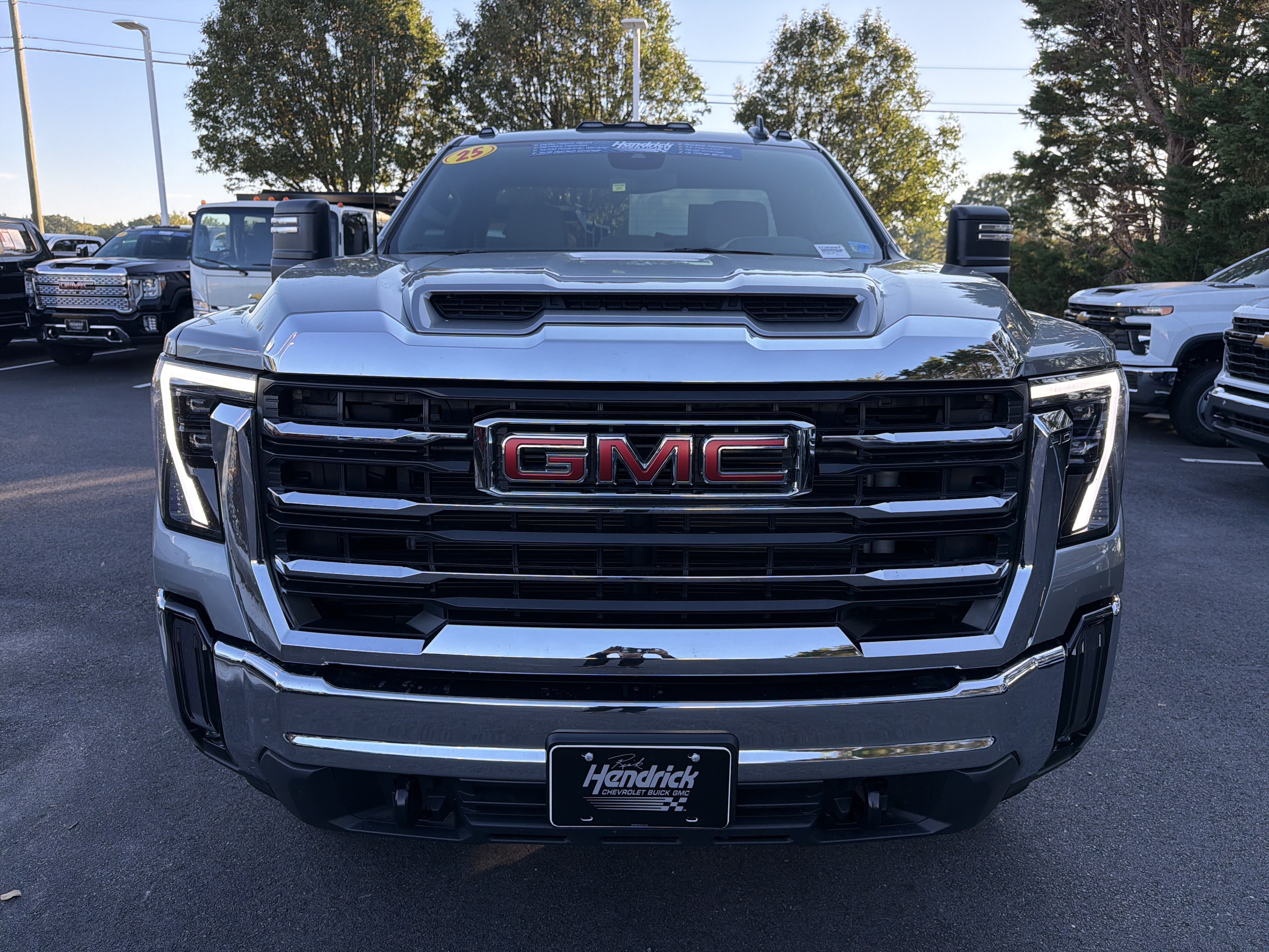 Used 2025 GMC Sierra 2500 SLE AWD/4WD image 3