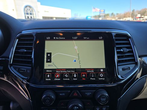 Used 2021 Jeep Grand Cherokee Trailhawk w/ Trailhawk Luxury Group image 28