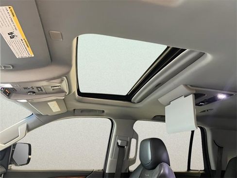 Used 2020 Cadillac Escalade Premium Luxury image 18