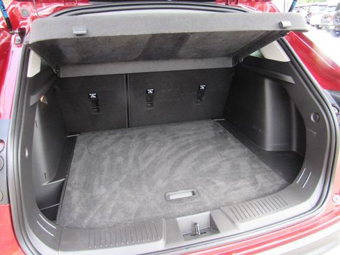 Used 2025 Chevrolet Trax LT FWD image 35